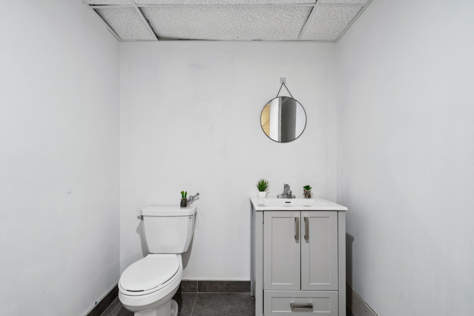 Commercial Sale in Westmount 4
