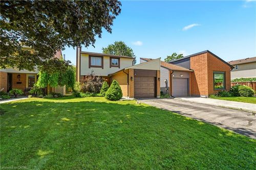 4 Eileen Street, Waterdown, ON, L9H7E6 | Card Image
