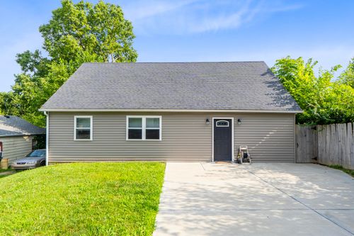 327 Forest St, Fairborn, OH, 45324-3203 | Card Image