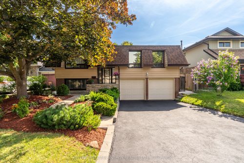 19 Ingram Crt, Whitby, ON, L1N5V4 | Card Image