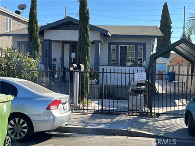 E 52nd Place, Home with 3 bedrooms, 2 bathrooms and 1 parking in Los Angeles CA | Image 1