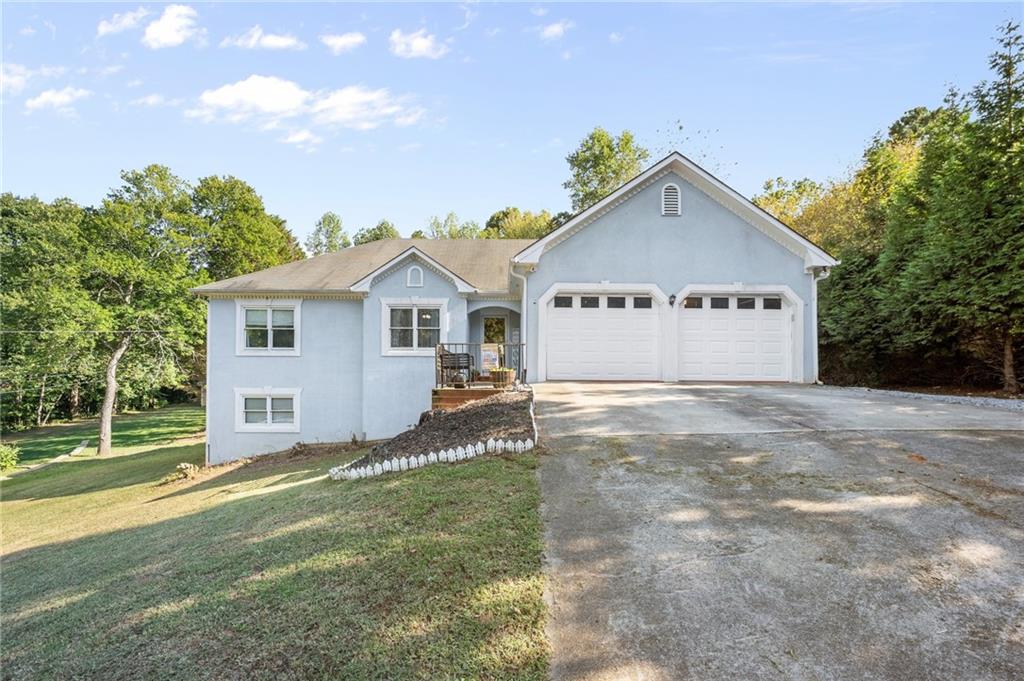 Flat Rock Dr, Flowery Branch, GA 30542