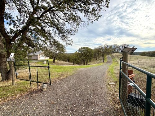 17825 Clearwater Dr, Red Bluff, CA, 96080-9424 | Card Image