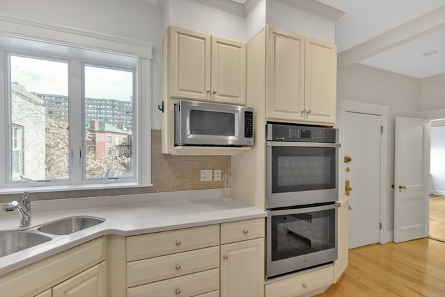 APT-3 - 24 Dean Rd, Condo with 2 bedrooms, 2 bathrooms and 2 parking in Brookline MA | Image 11