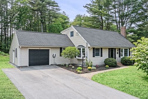 42 Howe St, Ipswich, MA, 01938-1138 | Card Image