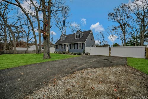 458 Lockwood Dr, Shirley, NY, 11967-1209 | Card Image