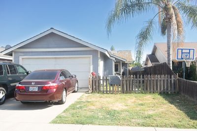 2513 E Parker Court, House other with 3 bedrooms, 2 bathrooms and null parking in Visalia CA | Image 2