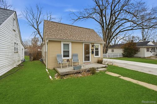 20919 Hollywood St, Harper Woods, MI, 48225-1167 | Card Image