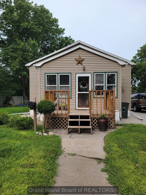 912 S Pine St, Grand Island, NE, 68801-7945 | Card Image