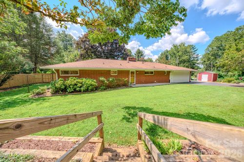 105 Alexander Ave, Swannanoa, NC, 28778-2501 | Card Image