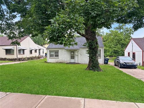 7229 Agnes Ave, Kansas City, MO, 64132-1837 | Card Image