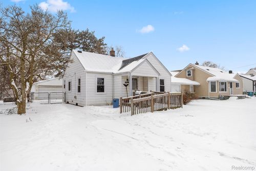 28643 Beechwood St, Garden City, MI, 48135-2418 | Card Image