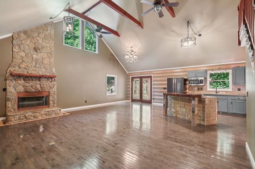 1105 Blackburn Dr, Kingston Springs, TN, 37082-8128 | Card Image