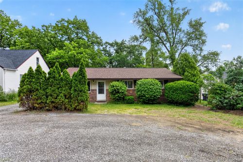 271 S Williams Lake Rd, Waterford, MI, 48327-3677 | Card Image