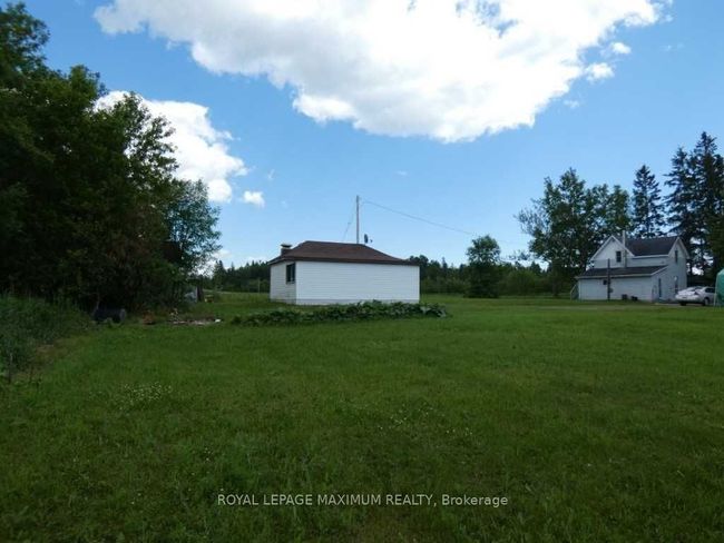 1171 Levac Rd, House other with 3 bedrooms, 2 bathrooms and 20 parking in Cache Bay ON | Image 6