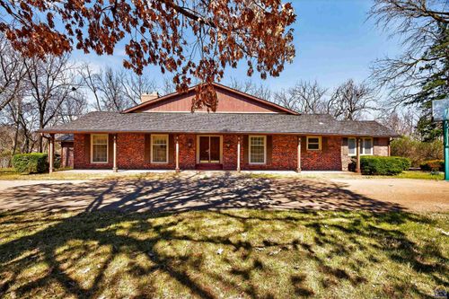 200 Sw Yorkshire Rd, Topeka, KS, 66606-2258 | Card Image