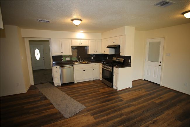 Kitchen/Dining 3 | Image 5