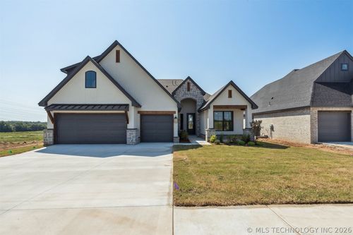 2722 E 134th St S, Bixby, OK, 74008-3679 | Card Image