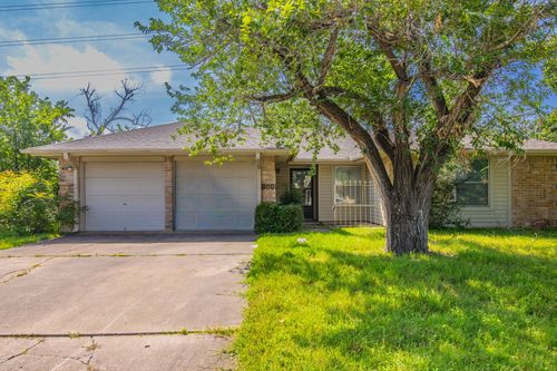 800 E Central Dr, Georgetown, TX, 78628-2935 | Card Image