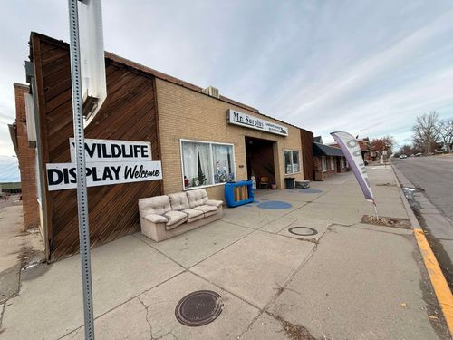 110 N 4th St, Douglas, WY, 82633-2402 | Card Image