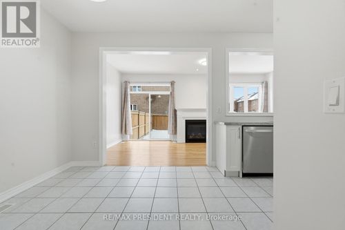 12 Beasley Grove, Hamilton (Meadowlands), ON, L9G3K9 | Card Image