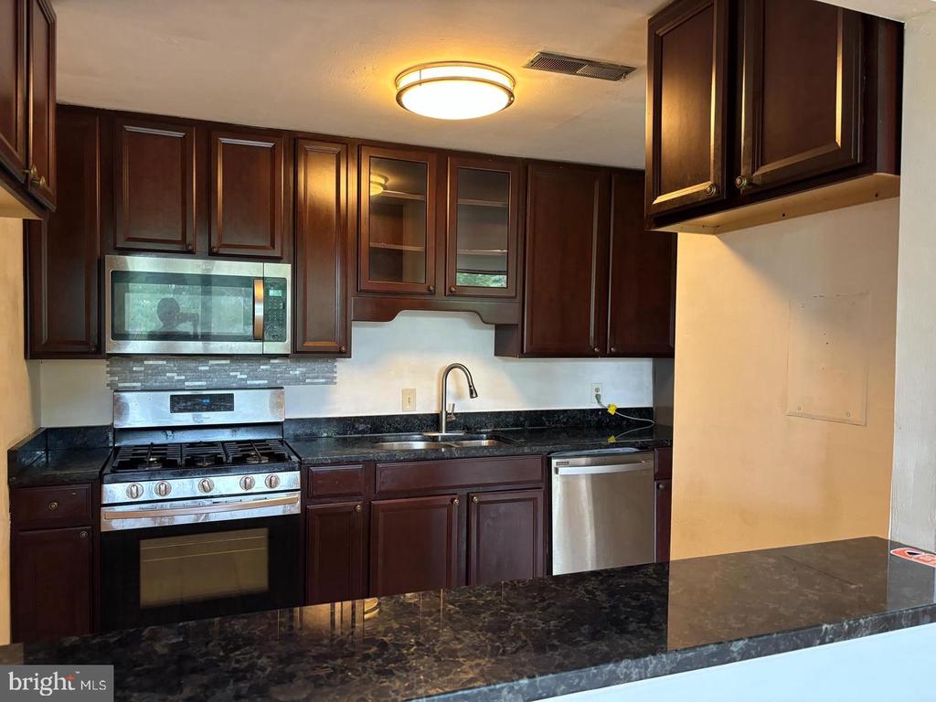 Residential Lease in ALEXANDRIA 5