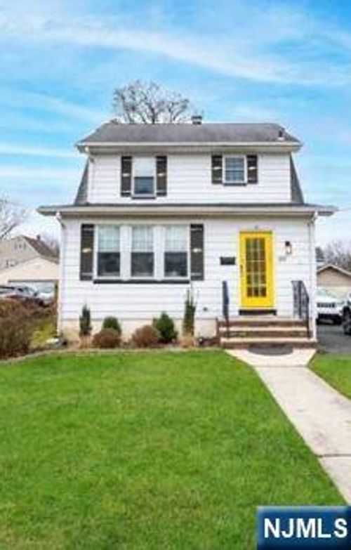 89 Forest Pl, Rochelle Park, NJ, 07662-3718 | Card Image