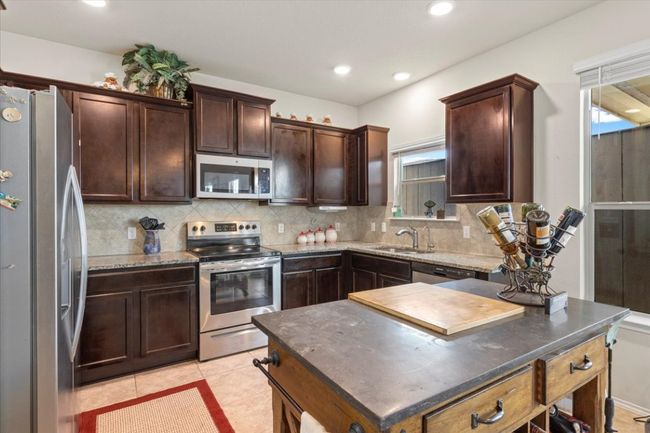 212 Plata Ln, House other with 4 bedrooms, 3 bathrooms and 4 parking in Jarrell TX | Image 8
