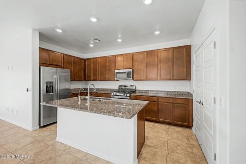 7803 S Sugarbend Dr, Tucson, AZ, 85757-0076 | Card Image