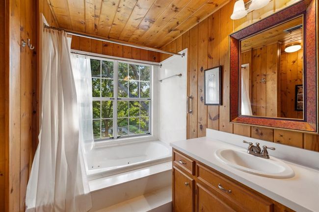 Owners primary bath with jacuzzi. | Image 22