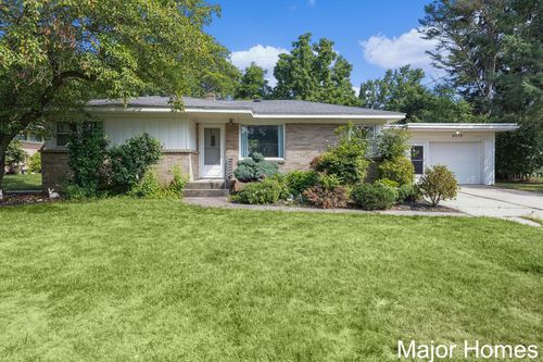 4239 Westchester Dr Se, Grand Rapids, MI, 49546-3639 | Card Image