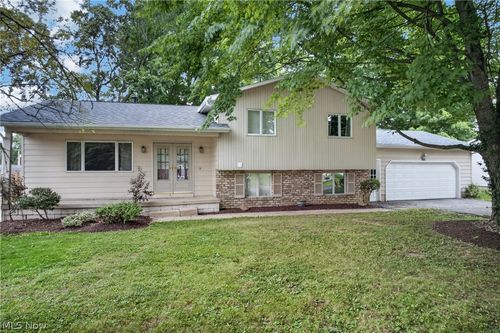 8488 Crystal Dr, Boardman, OH, 44512-6551 | Card Image