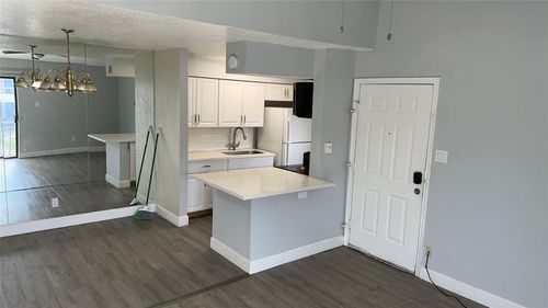 apt-208-9550 Deering Dr, Houston, TX, 77036-7928 | Card Image