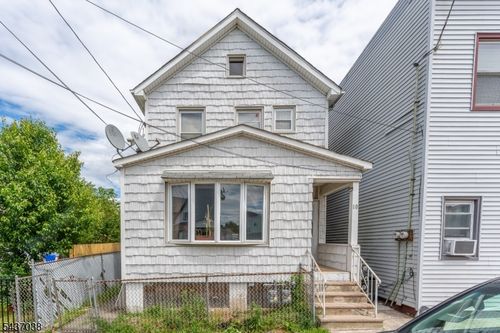 10 John St, Carteret, NJ, 07008-3112 | Card Image