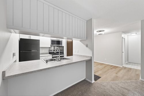 apt-303-2800 Hamline Ave N, Roseville, MN, 55113-1745 | Card Image