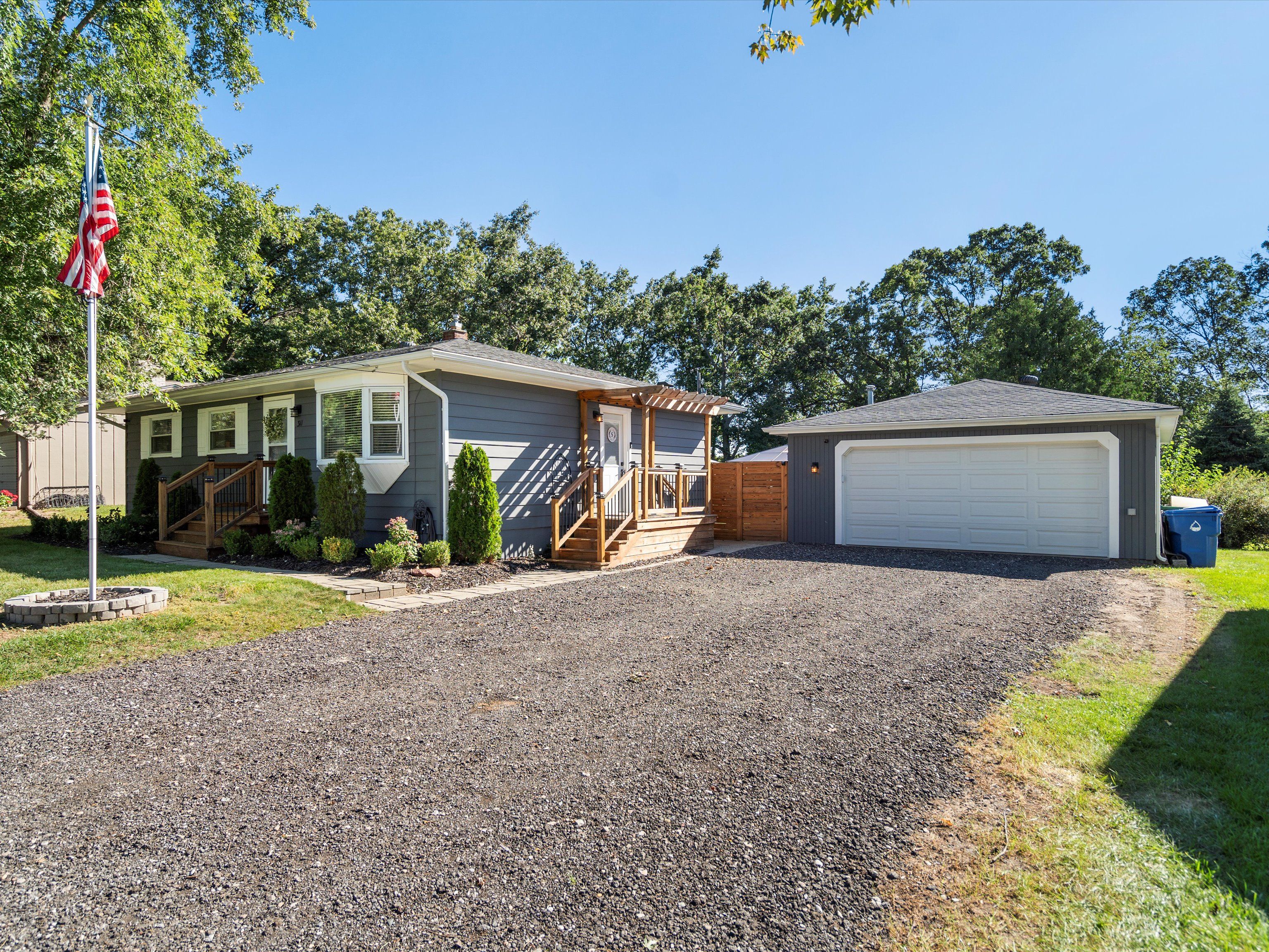 Lochaven Rd, Waterford, MI 48327