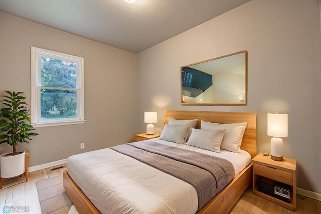 Main level bedroom 1 (VS) | Image 17