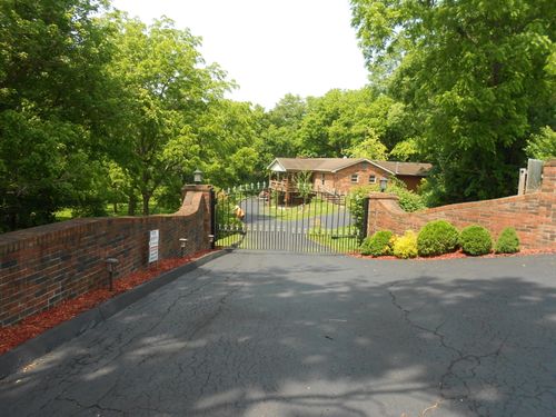 2962 N Middletown Rd, Paris, KY, 40361-9176 | Card Image