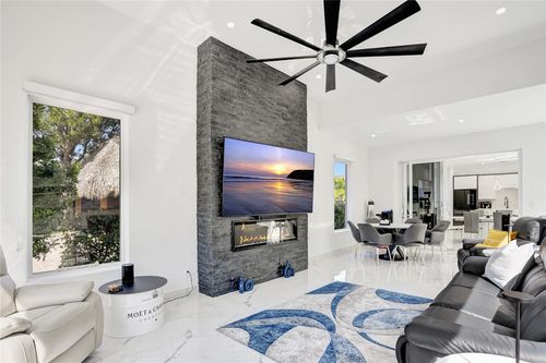 359-359 Sundial Cir, Margate, FL, 33068-1984 | Card Image