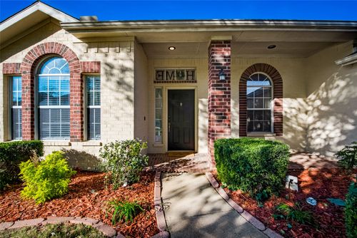 2732 Excalibur Dr, Grand Prairie, TX, 75052-4571 | Card Image