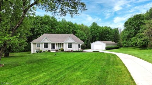 11101 E Washington Street, Chagrin Falls, OH, 44023 | Card Image
