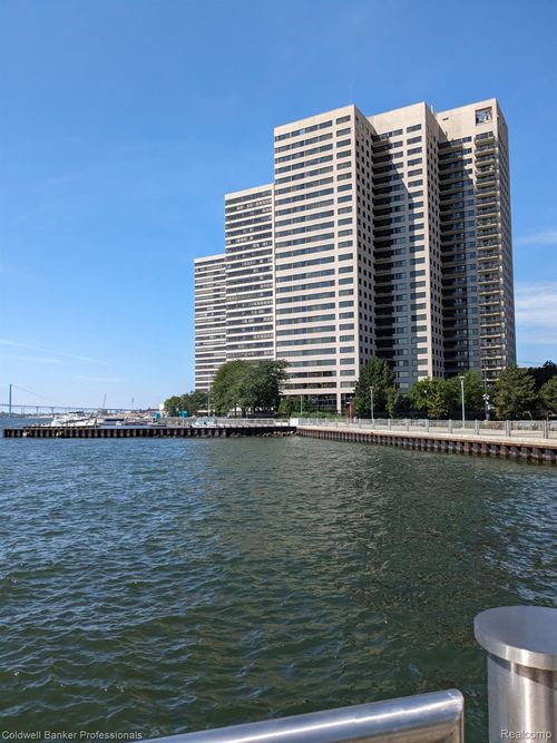 14-g-300 Riverfront Drive, Detroit, MI, 48226 | Card Image
