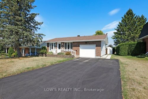 121 Barton St, Vankleek Hill, ON, K0B1R0 | Card Image