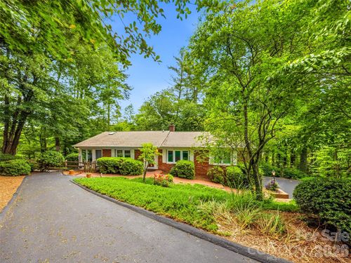 126 Surry Ln, Hendersonville, NC, 28791-9769 | Card Image