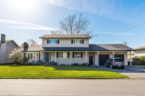 4104 Longview Dr, Victoria, BC, V8N2K7 | Card Image