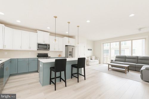 8642 Satinwood Dr, FREDERICK, MD, 21704-5259 | Card Image