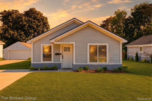 1104 La Salle Ave, Waterford, MI, 48328-3750 | Card Image