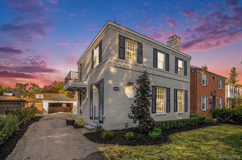 26085 Humber St, Huntington Woods, MI, 48070-1220 | Card Image