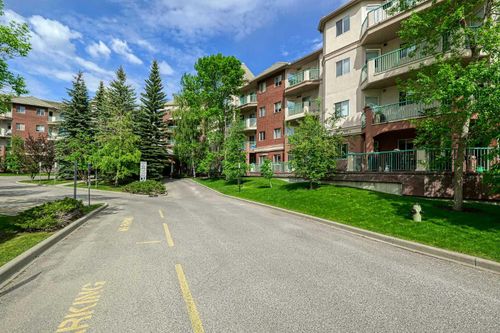 321-200 Lincoln Way Sw, Calgary, AB, T3E7G7 | Card Image