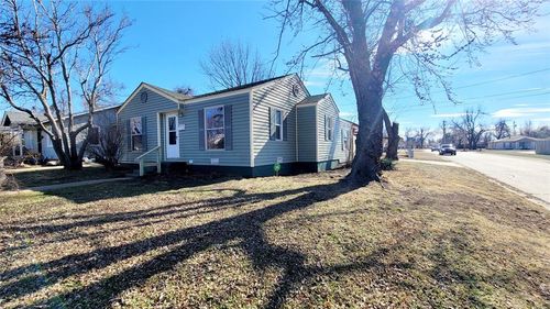 300 E Kittyhawk Dr, Midwest City, OK, 73110-5310 | Card Image